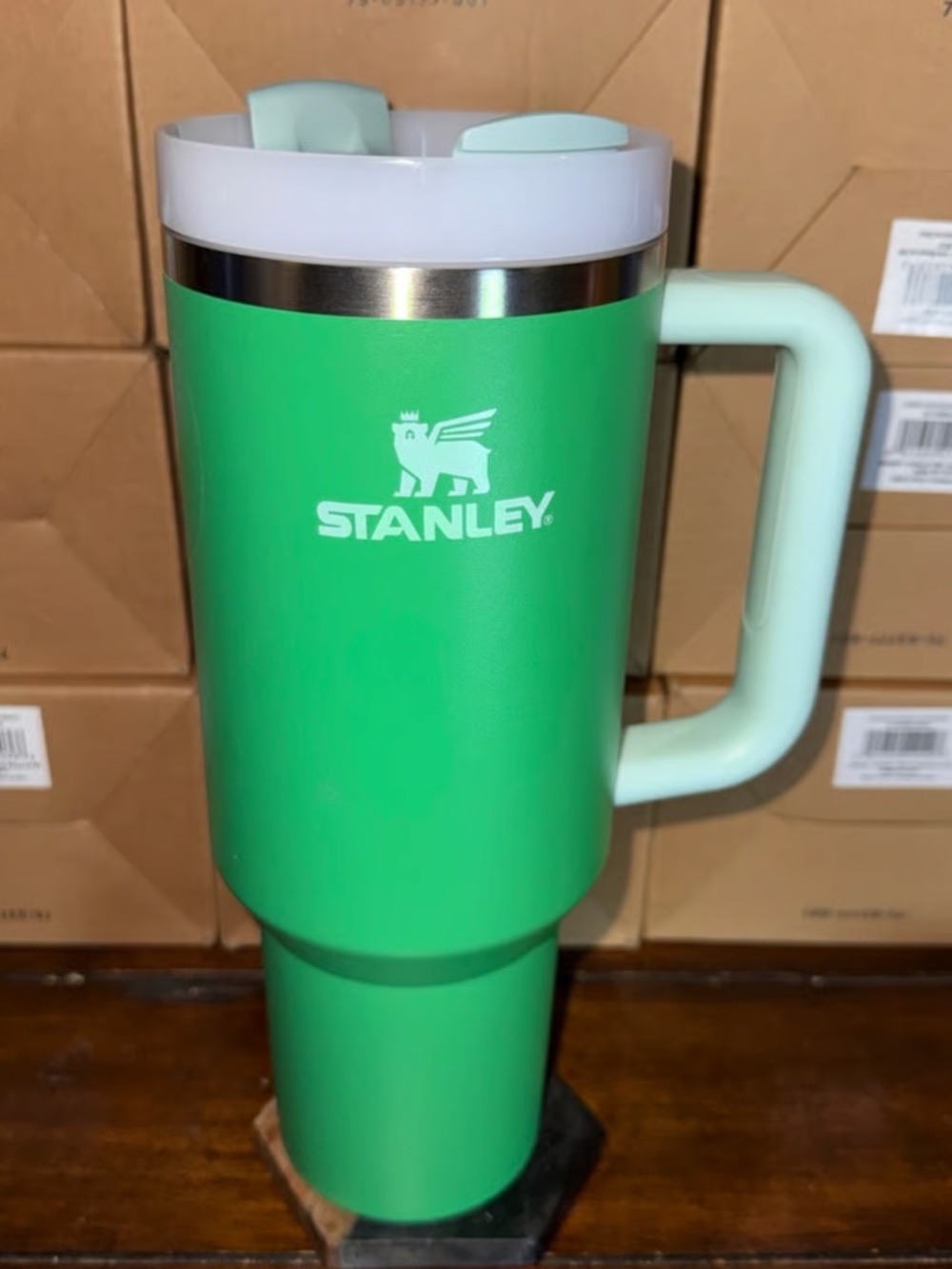 Stanley Quencher H2.0 FlowState Tumbler – 40 oz – Meadow